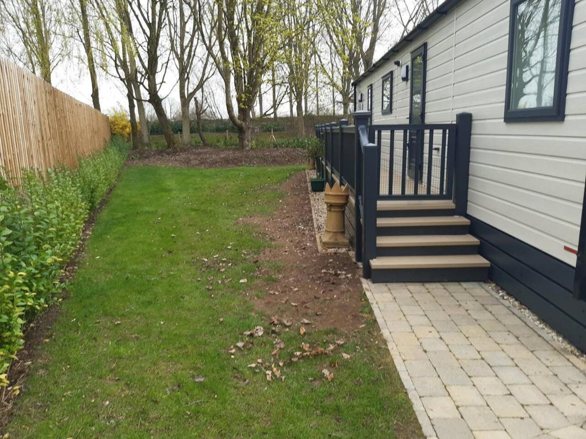 Captivating Bluebell Lodge 2-Bed Cotswolds Caravan Cirencester Exterior photo